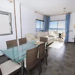 아파트 Edificio Albamar 2 *